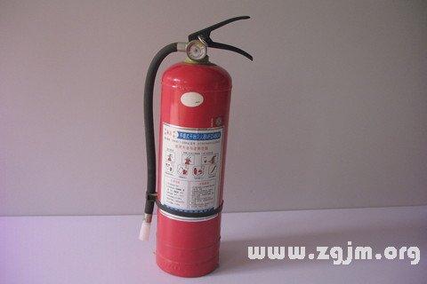 梦见灭火器在手上着火 女人梦见着火了好不好