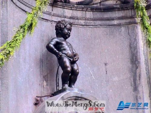 梦见被小孩尿淋头上 梦见小孩被大雨淋