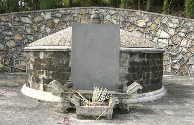 梦见祖先坟墓好不好 梦到坟地预示着什么